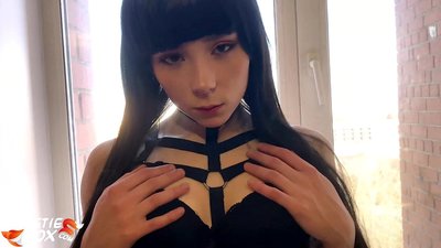 Hot Brunette Sucks Deeply u Sensitively Fucked għall-Flus